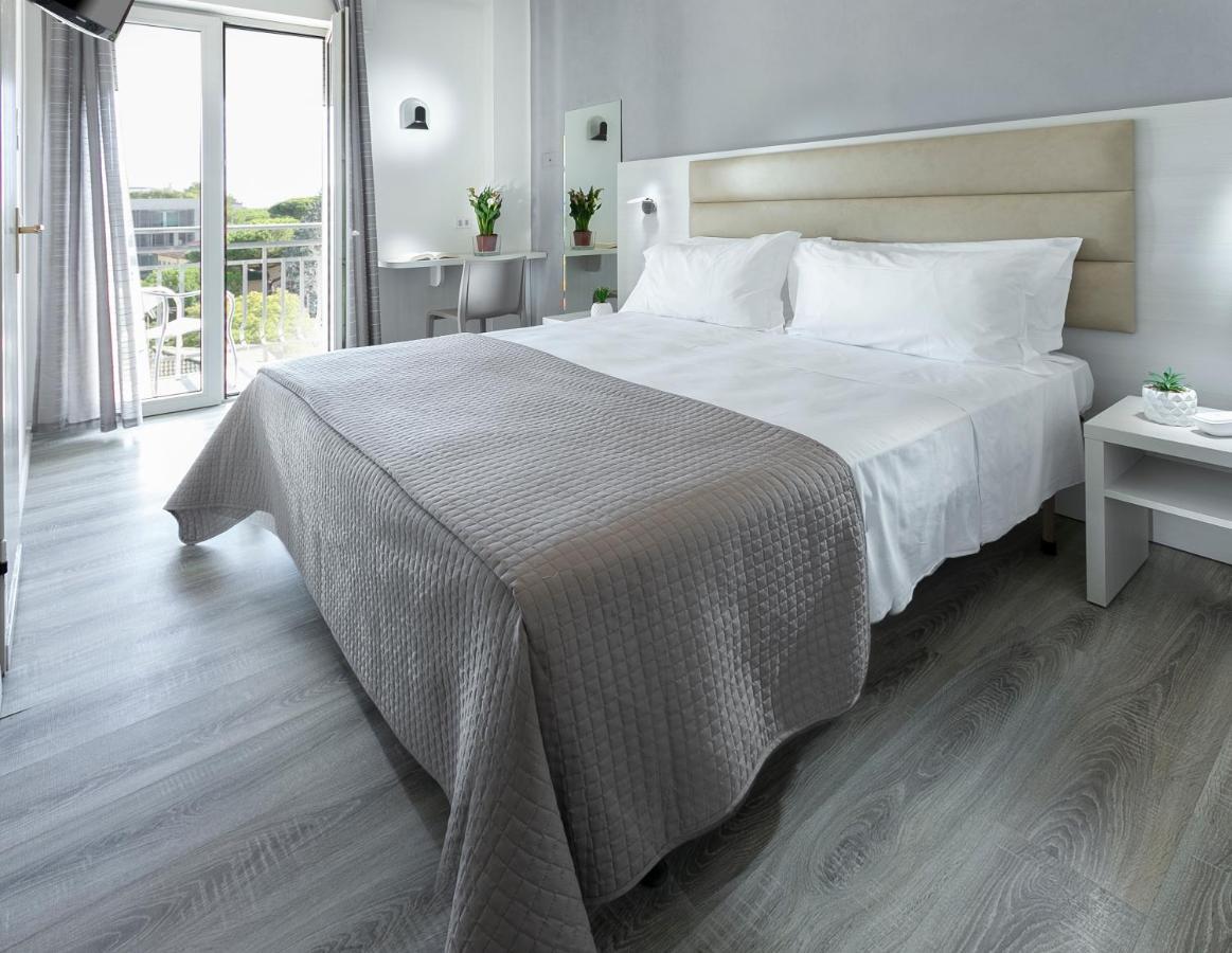Hotel Zanarini In Centro A 리치오네 외부 사진