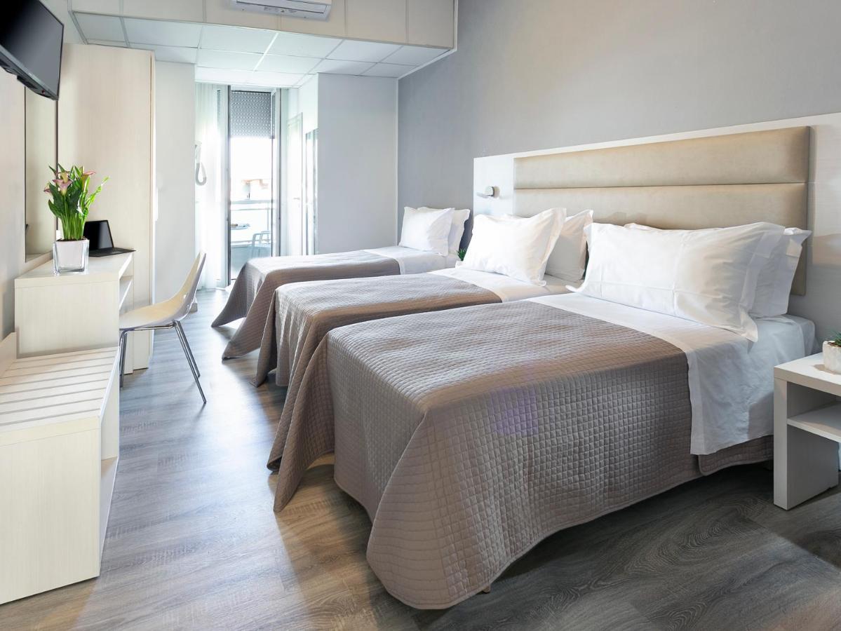 Hotel Zanarini In Centro A 리치오네 외부 사진