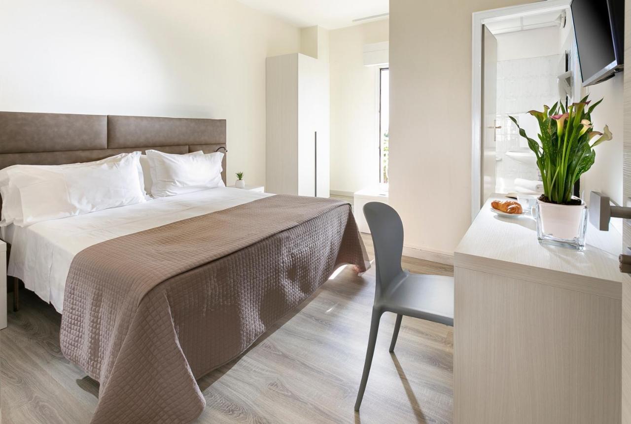 Hotel Zanarini In Centro A 리치오네 외부 사진