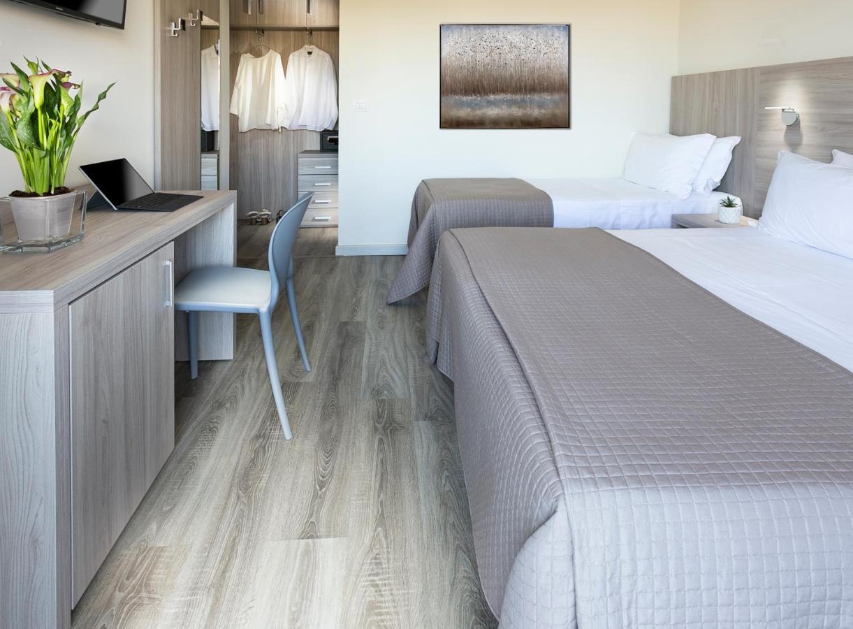 Hotel Zanarini In Centro A 리치오네 외부 사진