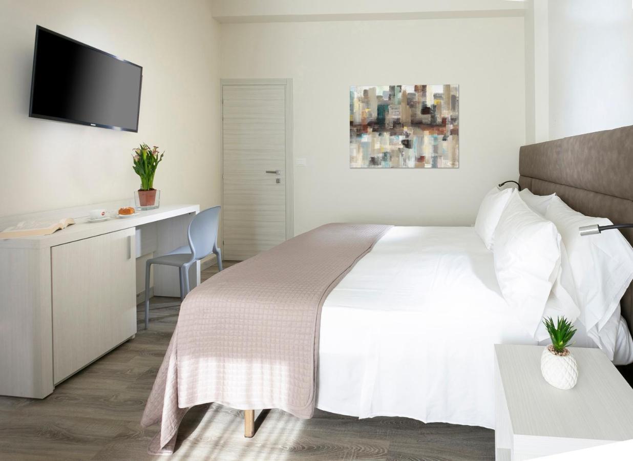 Hotel Zanarini In Centro A 리치오네 외부 사진