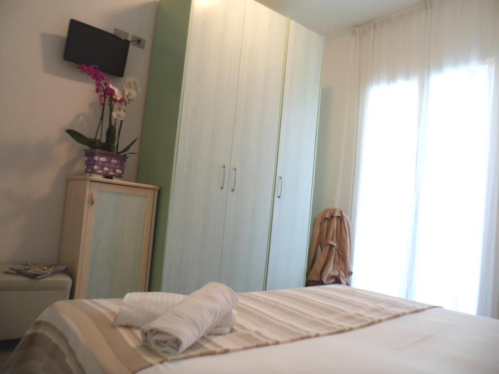 Hotel Zanarini In Centro A 리치오네 외부 사진