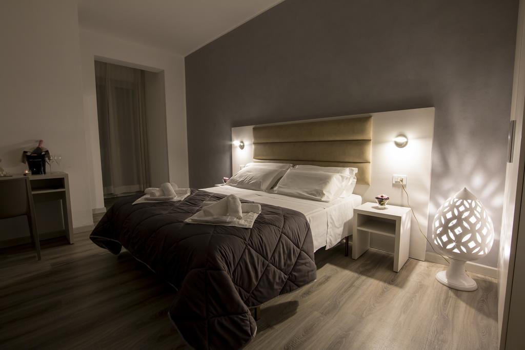 Hotel Zanarini In Centro A 리치오네 외부 사진