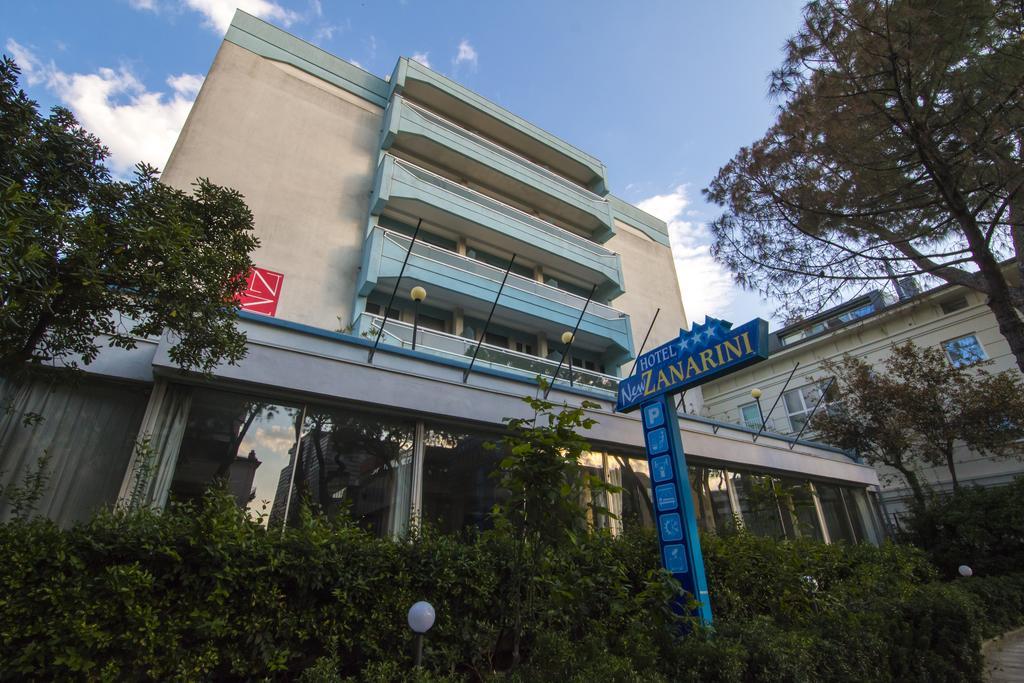 Hotel Zanarini In Centro A 리치오네 외부 사진